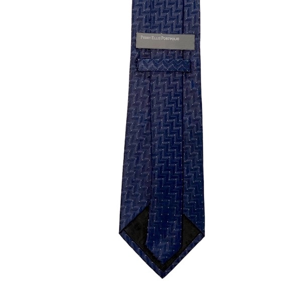 PERRY ELLIS Portfolio 100% Silk Tie Navy Chevron Stripes - Picture 3 of 8